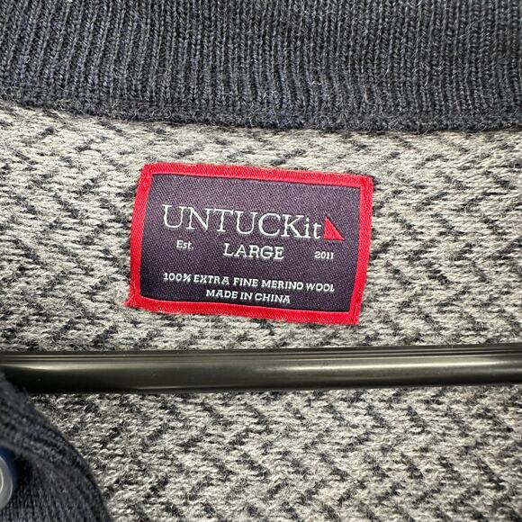 UNTUCKit‎ Size Large Sorensen Cross Stitch Sweater Blue Button V-Neck 100% Wool - Picture 3 of 4